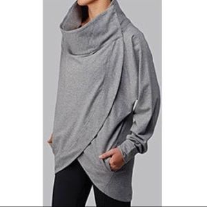 Lululemon cocoon wrap size 4 grey